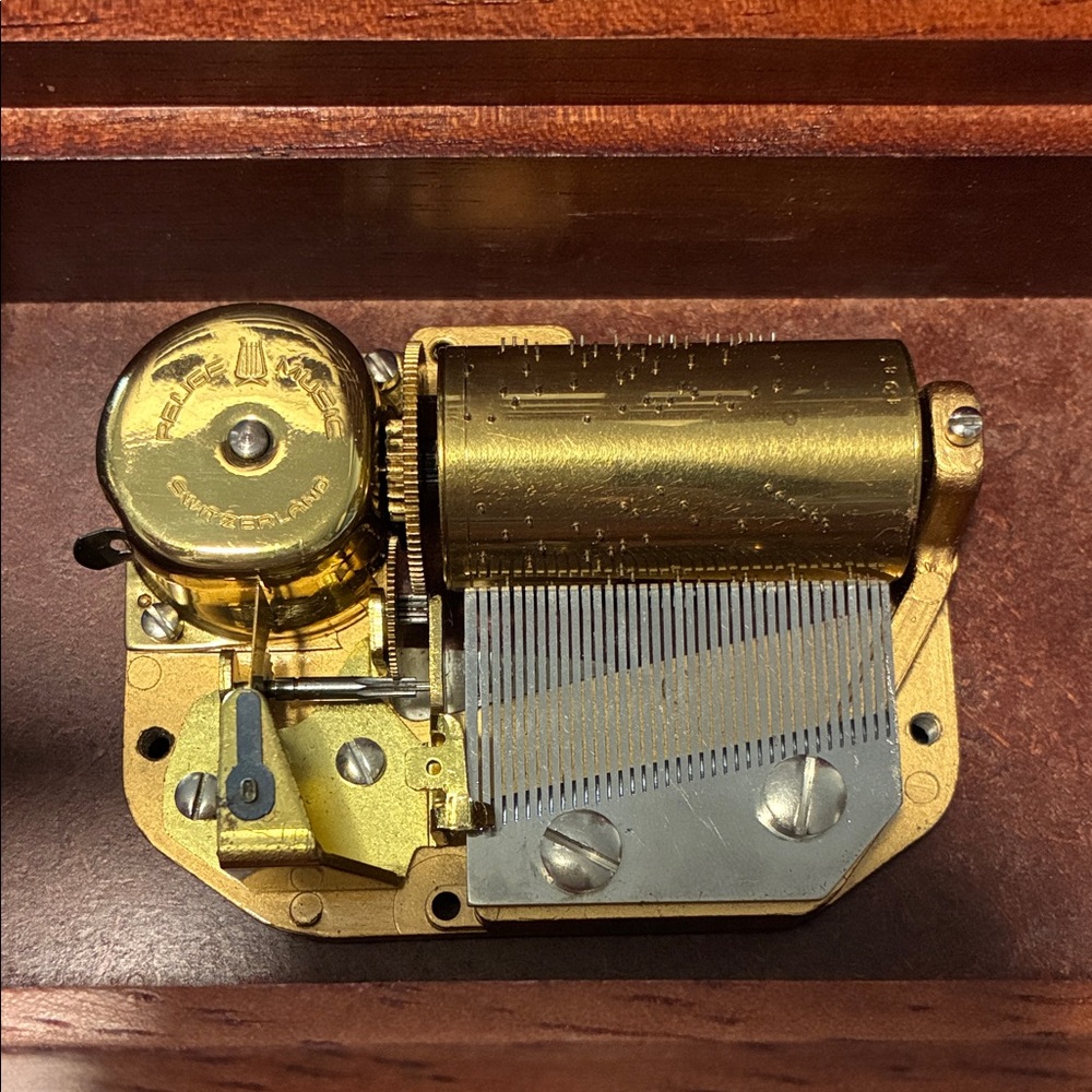 Music Box Mechanism plays Patrick Swayze, She’s Like the Wind from Dirty Dancing